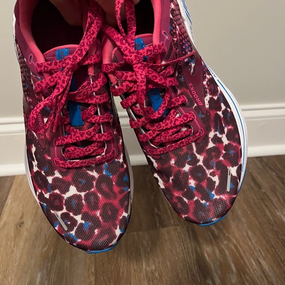 Brooks Women's Leopard Print Running Shoes - Adrenaline GTS 22 size 10 NEW - Picture 2 of 6